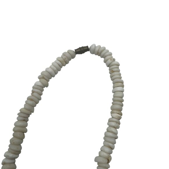 Vintage White Puka Shell Necklace 15 Inch Length Polished Disc Beads With Clasp - Picture 3 of 5
